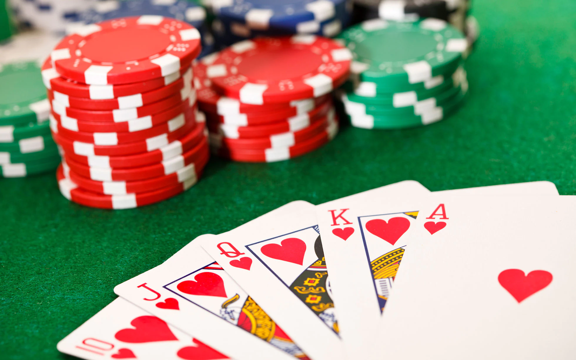 Luật chơi poker qua các vòng chia bài